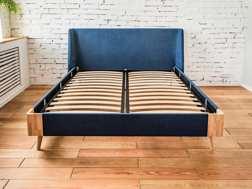 Кровать Lagom Side Soft 140x190 Ткань/Массив (береза) Levis 78 Джинс/Масло-воск Natura (Береза) - Оригинальная кровать в обивке из мебельной ткани.